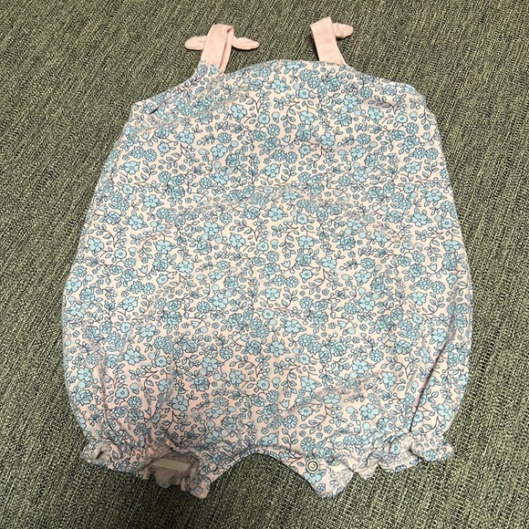 Carter’s bubble romper- 12 months - Picture 2 of 3